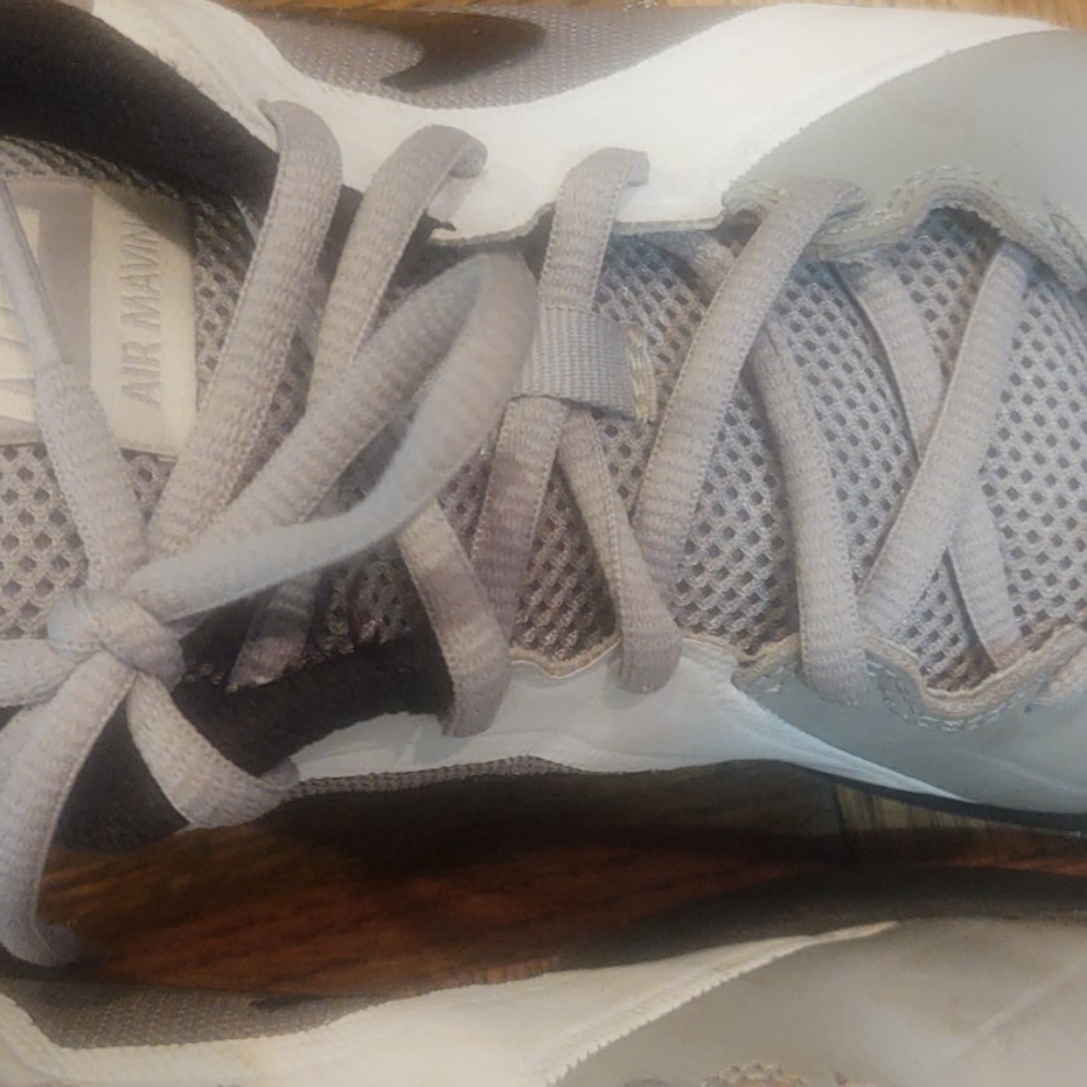 Shoes - Picture 7 of 9